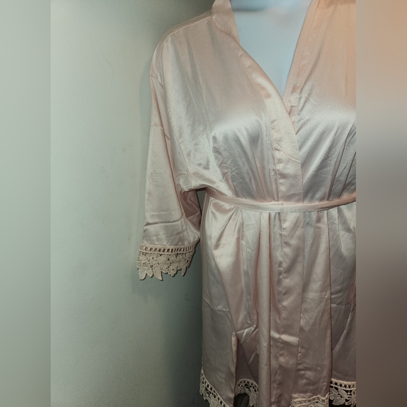 Other - New Women Satin robe